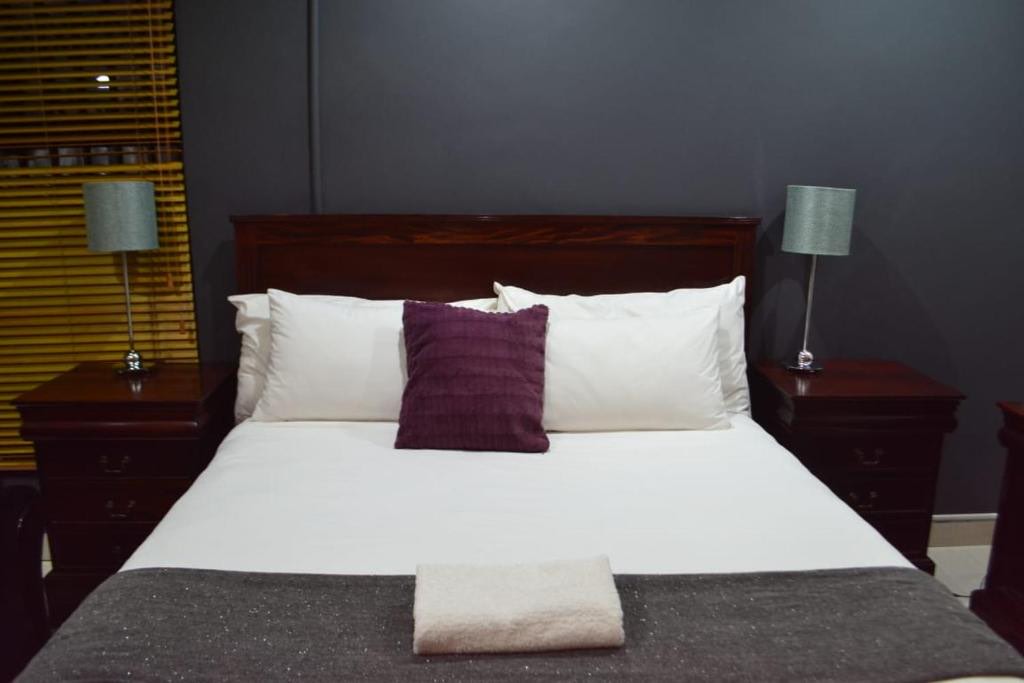 Deluxe Twin room made up with white linen and matching pedestals